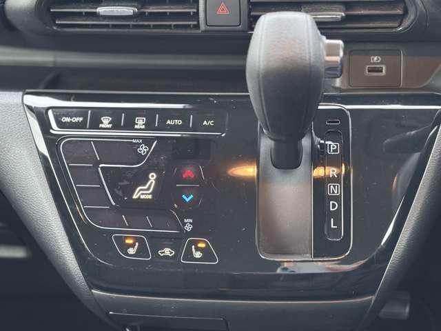 �V�t�g���o�[��G�A�R���́A�肪�͂��₷���C���p�l�����ɐݒu����Ă��܂��I�G�A�R�����암�́A�^�b�`�p�l���̂悤�ɂȂ��Ă���̂ŁA�w���z�R�����T�b�Ƃӂ����₷���ł��I