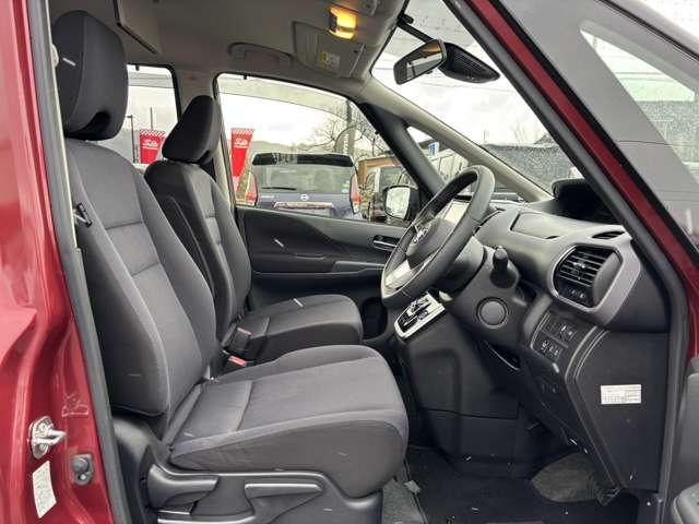 �傫�ȃ{�f�B�T�C�Y�ŉ^�]���s���ȕ��ł��A�A�C�|�C���g�i�ڐ��j�������A�߂�����������������m�F�ł���̂ŁA���S���ĉ^�]�ł��܂��I���q���܂̑���}�������N���N�ł���