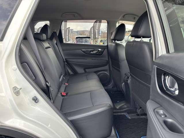 エクストレイル ２．０　２０Ｘｉ　ハイブリッド　４ＷＤ　プロパイロット／アラウンドビューモニター／（7枚目）