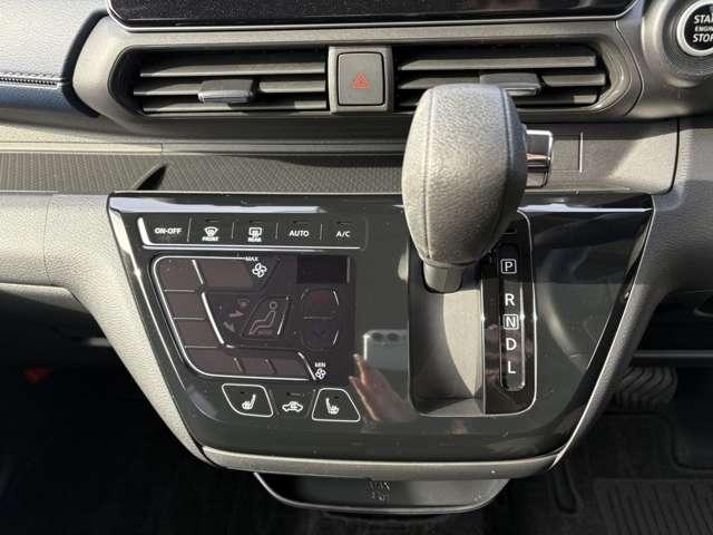 �V�t�g���o�[��G�A�R���́A�肪�͂��₷���C���p�l�����ɐݒu����Ă��܂��I�G�A�R�����암�́A�^�b�`�p�l���̂悤�ɂȂ��Ă���̂ŁA�w���z�R�����T�b�Ƃӂ����₷���ł��I