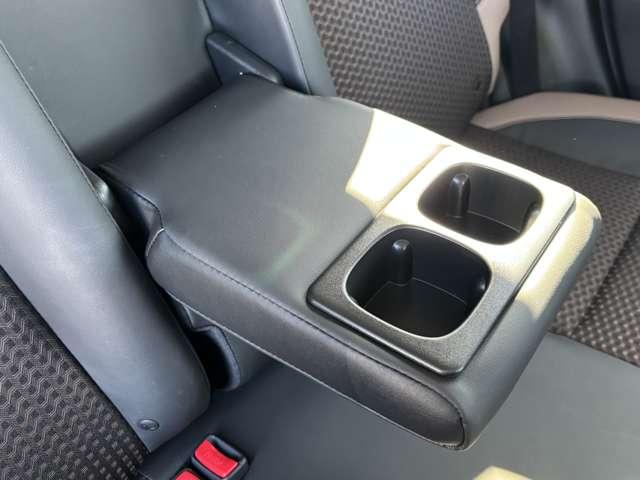 �㕔���Ȃ̐^�񒆕t�߂ɂ́A�h�����N�z���_�[�t���̃A�[�����X�g���������܂��I