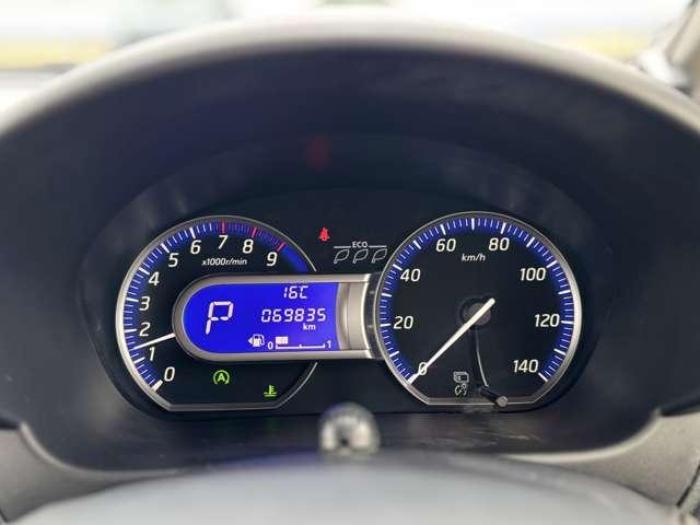 �p�b�Ə�񂪂킩��₷�����[�^�[�ł��I�؂̗t�̃}�[�N�ŃG�R�h���C�u�A�V�X�g�����Ă���܂���I