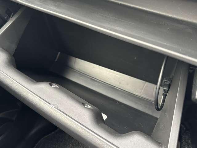 �O���[�u�{�b�N�X�́A�Ԍ��ؓ�������Ă��܂������]�T������܂��I