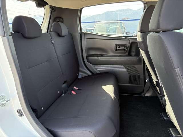 �㕔���Ȃ̓\�t�@�̂悤�Ȍ`��ŁA�������Ƃ��߂��������܂��I