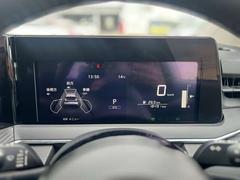 大型のディスプレイで確認することができるメーターです！様々な車両情報が確認でき、パッと情報がわかりやすく、安心です！ 3