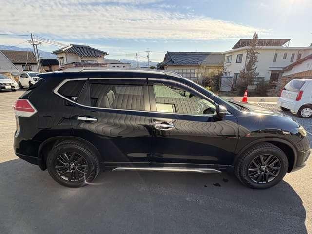 エクストレイル ２．０　２０Ｘｔ　ブラック　エクストリーマーＸ　エマージェンシーブレーキパッケージ　３列車　４ＷＤ　メーカーナビ・ＴＶ・アラウン（7枚目）