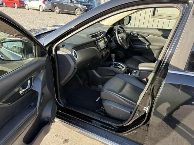 エクストレイル ２．０　２０Ｘｔ　ブラック　エクストリーマーＸ　エマージェンシーブレーキパッケージ　３列車　４ＷＤ　メーカーナビ・ＴＶ・アラウン（9枚目）