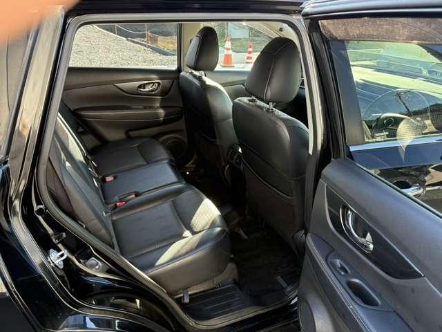 エクストレイル ２．０　２０Ｘｔ　ブラック　エクストリーマーＸ　エマージェンシーブレーキパッケージ　３列車　４ＷＤ　メーカーナビ・ＴＶ・アラウン（13枚目）