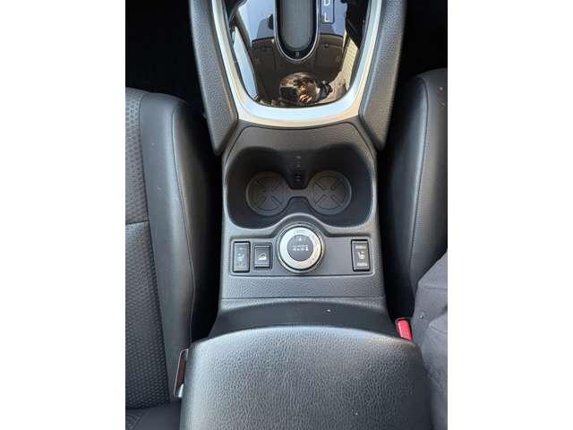 エクストレイル ２．０　２０Ｘｔ　ブラック　エクストリーマーＸ　エマージェンシーブレーキパッケージ　３列車　４ＷＤ　メーカーナビ・ＴＶ・アラウン（20枚目）