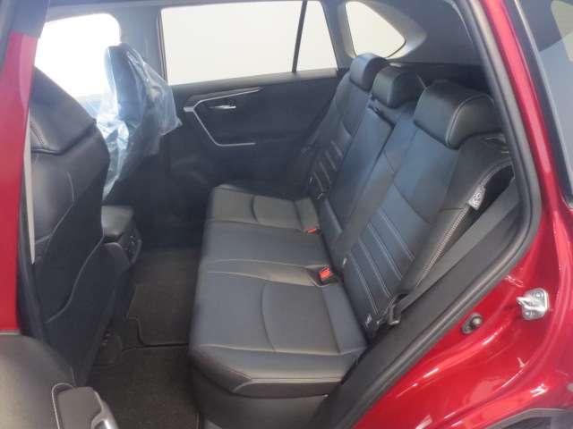 ＲＡＶ４ ２．５　ハイブリッド　Ｇ　Ｅ－Ｆｏｕｒ　４ＷＤ　衝突被害軽減装置　ドライブレコーダ　革Ｓ　ワンオーナ－　バックモニター　スマキー　ＡＷＤ　ＴＶナビ　パワステ　クルコン　ＰＫＳＢ　ＡＡＣ　エアバッグ　ＡＷ　パワーウィンドウ　キーレスエントリー　ＥＴＣ（16枚目）