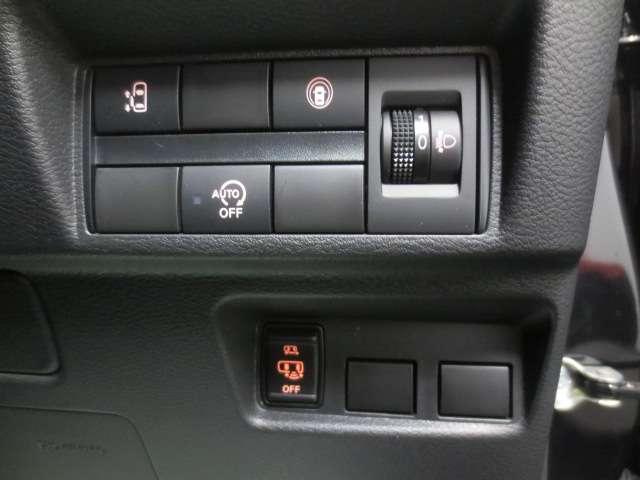 ルークス ６６０　ハイウェイスターＸ　４ＷＤ　アラビュー・エマブレ・アイドリングストッ　衝突被害軽減　全方位カメラ　ＬＥＤヘッドライト　スマートキー　４ＷＤ　アルミホイール　メモリーナビ　オートエアコン　アイドリングＳＴＯＰ　パワーウィンドウ　パワーステアリング　ＡＢＳ　バックカメラ（6枚目）