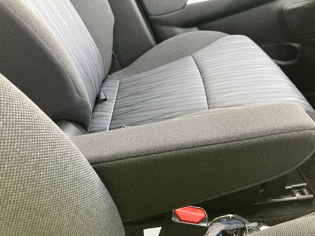 ソリオ ＨＹＢＲＩＤ　ＭＸ　２型　オートライト　スライドドア　プッシュスタート　シートヒーター　オートエアコン　衝突被害軽減システム　アイドリングストップ　衝突安全ボディ　盗難防止システム　横滑り防止機能（19枚目）