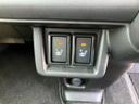 運転席・助手席シートヒーター。スイッチを入れると座面が温かくなるので、寒い冬には本当に便利な装備です。