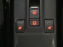 運転席・助手席シートヒーター。スイッチを入れると座面が温かくなるので、寒い冬には本当に便利な装備です。