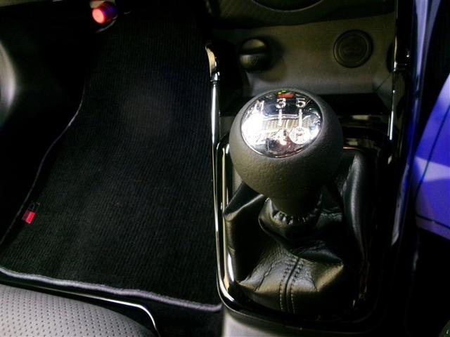 コペン ＧＲ　スポーツ　寒冷地　メモリーナビ　ワンセグ　５速マニュアル　ＬＥＤヘッドランプ　アルミホイール　スマートキー　ＥＴＣ　盗難防止装置　キーレス　横滑り防止機能（15枚目）