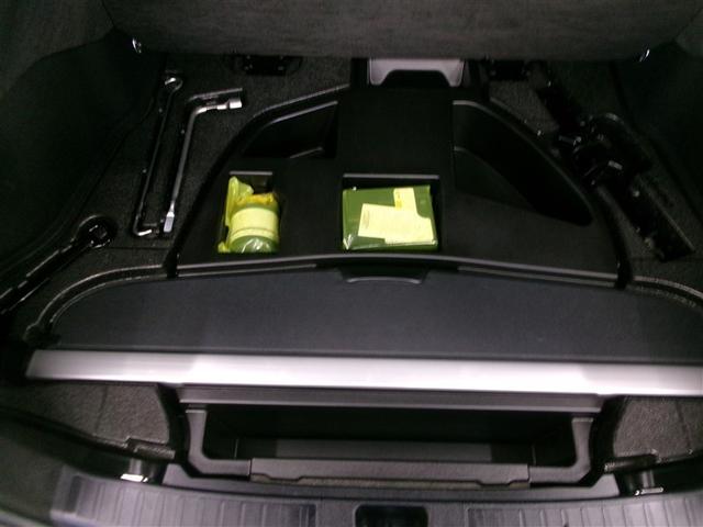 プリウス Ａツーリングセレクション　４ＷＤ　衝突被害軽減システム　メモリーナビ　フルセグ　ＬＥＤヘッドランプ　アルミホイール　バックカメラ　ドラレコ　スマートキー　オートクルーズコントロール　ＥＴＣ　盗難防止装置　電動シート　キーレス（17枚目）