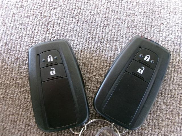 プリウス Ａツーリングセレクション　４ＷＤ　衝突被害軽減システム　メモリーナビ　フルセグ　ＬＥＤヘッドランプ　アルミホイール　バックカメラ　ドラレコ　スマートキー　オートクルーズコントロール　ＥＴＣ　盗難防止装置　電動シート　キーレス（18枚目）