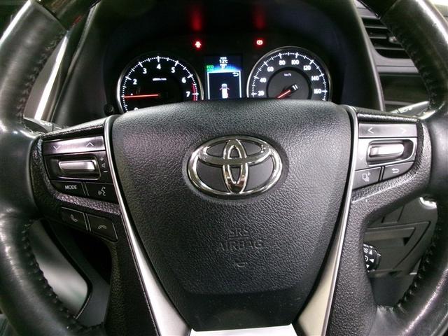 ステアリングスイッチ付き。前方から目を離すことなく操作する事が可能です。