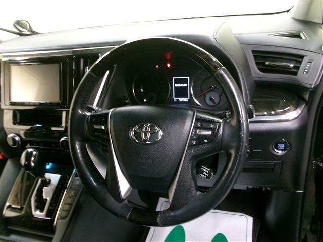 ステアリングスイッチ付き。前方から目を離すことなく操作する事が可能です。