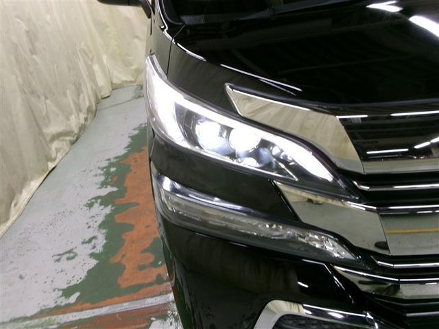 明るく省電力なＬＥＤヘッドランプ。印象的なデザインが輝きを放ちます。