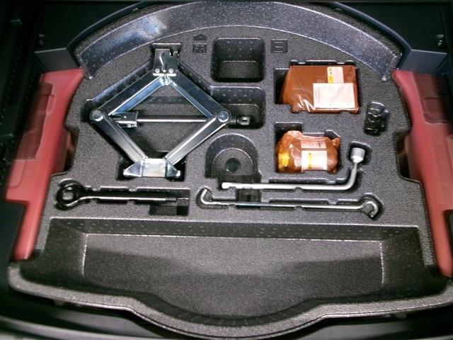 ＲＡＶ４ Ｇ　Ｚパッケージ　４ＷＤ　寒冷地　衝突被害軽減システム　ＬＥＤヘッドランプ　アルミホイール　バックカメラ　スマートキー　オートクルーズコントロール　盗難防止装置　電動シート　キーレス　横滑り防止機能（15枚目）