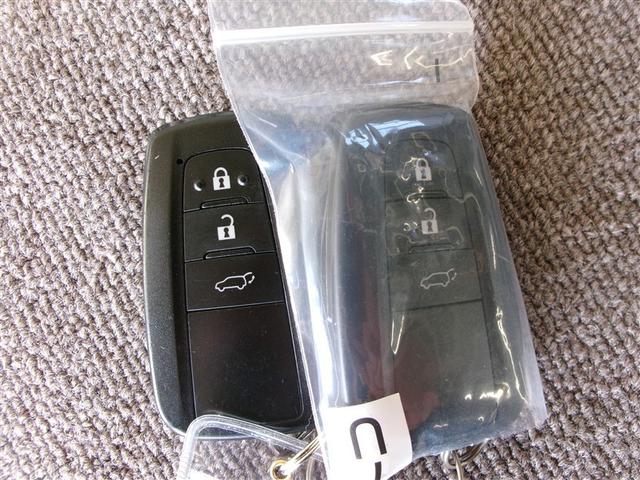 ＲＡＶ４ Ｇ　Ｚパッケージ　４ＷＤ　寒冷地　衝突被害軽減システム　ＬＥＤヘッドランプ　アルミホイール　バックカメラ　スマートキー　オートクルーズコントロール　盗難防止装置　電動シート　キーレス　横滑り防止機能（17枚目）