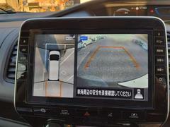 全周囲カメラ（アラウンドビューモニター）でまっすぐ車庫入れが出来ているか確認できます！ 7