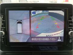 全周囲カメラ（アラウンドビューモニター）でまっすぐ車庫入れが出来ているか確認できます！ 6