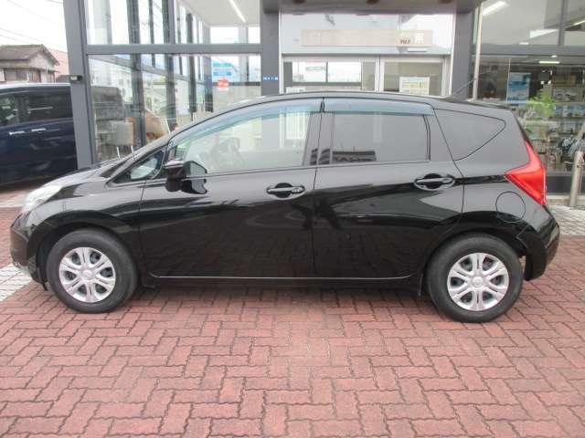 ノート １．２　Ｘ　記録簿付き　スマトキー　セキュリティーアラーム　キーレス　運転席助手席エアバッグ　ナビＴＶ　ワンセグ　バックカメラ　エアコン　パワーウィンドウ　パワーステアリング　ＡＢＳ　メモリーナビ　Ａ－ＳＴＯＰ（3枚目）