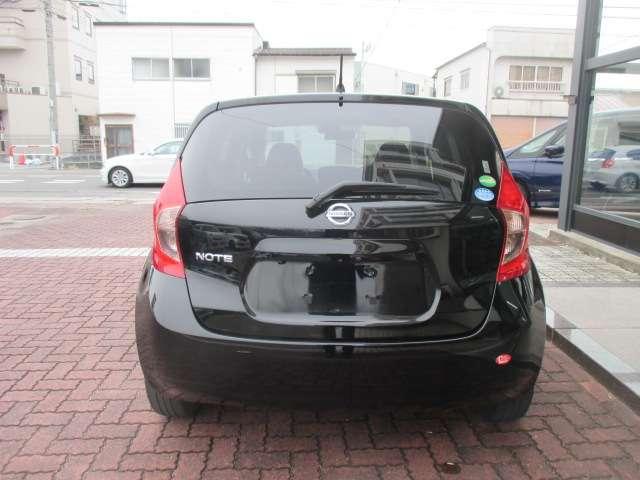 ノート １．２　Ｘ　記録簿付き　スマトキー　セキュリティーアラーム　キーレス　運転席助手席エアバッグ　ナビＴＶ　ワンセグ　バックカメラ　エアコン　パワーウィンドウ　パワーステアリング　ＡＢＳ　メモリーナビ　Ａ－ＳＴＯＰ（5枚目）