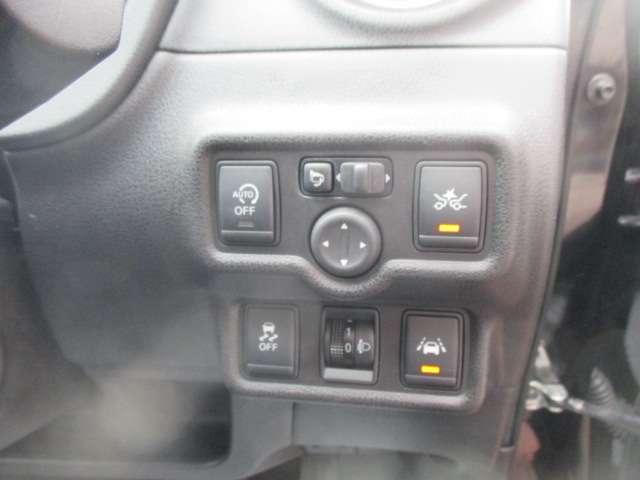 ノート １．２　Ｘ　記録簿付き　スマトキー　セキュリティーアラーム　キーレス　運転席助手席エアバッグ　ナビＴＶ　ワンセグ　バックカメラ　エアコン　パワーウィンドウ　パワーステアリング　ＡＢＳ　メモリーナビ　Ａ－ＳＴＯＰ（8枚目）