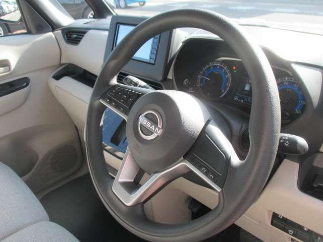 ルークス ６６０　Ｘ　アラモニ　前後衝突軽減ブレーキ　車線逸脱防止　スマートキー　定期点検記録簿　キーフリー　ｉ－ｓｔｏｐ　フルオートエアコン　パワーウインドウ　バックカメラ　盗難防止　カーテンエアバッグ　Ｗエアバック（9枚目）