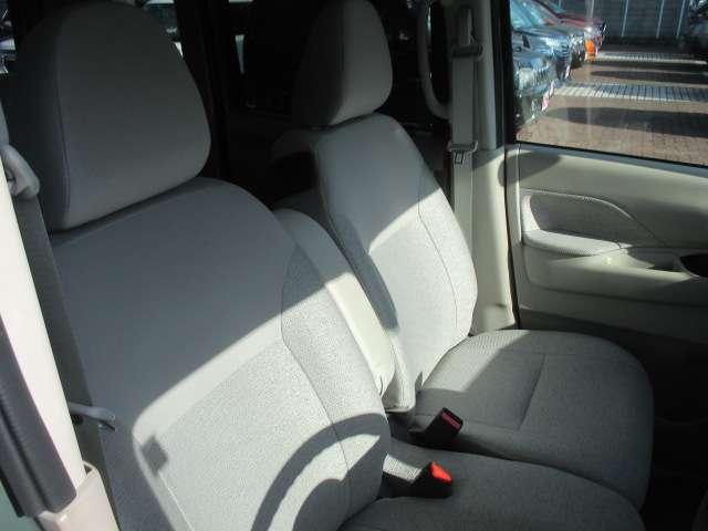 ルークス ６６０　Ｘ　アラモニ　前後衝突軽減ブレーキ　車線逸脱防止　スマートキー　定期点検記録簿　キーフリー　ｉ－ｓｔｏｐ　フルオートエアコン　パワーウインドウ　バックカメラ　盗難防止　カーテンエアバッグ　Ｗエアバック（12枚目）