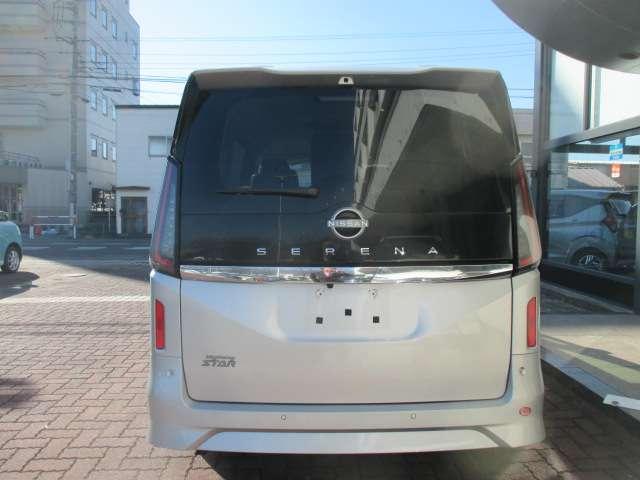 セレナ ２．０　ハイウェイスターＶ　Ｗ電動スライド　レーダークルコン　レーンアシスト　展示試乗車ＵＰ　ＬＥＤランプ　盗難防止システム　ＥＴＣ装備　カーテンエアバッグ　アルミホイール　キーフリー　メモリ－ナビ　ナビＴＶ　記録簿　エアコン（5枚目）