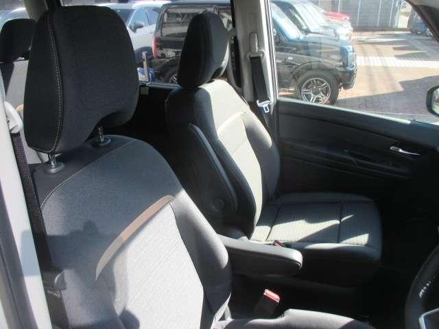 セレナ ２．０　ハイウェイスターＶ　Ｗ電動スライド　レーダークルコン　レーンアシスト　展示試乗車ＵＰ　ＬＥＤランプ　盗難防止システム　ＥＴＣ装備　カーテンエアバッグ　アルミホイール　キーフリー　メモリ－ナビ　ナビＴＶ　記録簿　エアコン（16枚目）