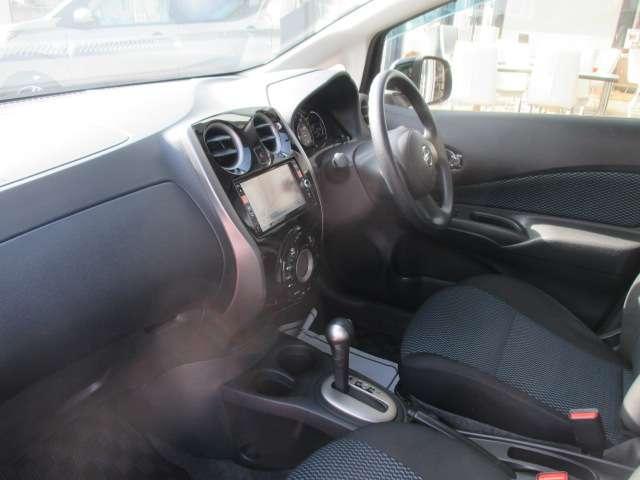 ノート １．２　Ｓ　ＤＩＧ－Ｓ　マニュアルエアコン　ＷエアＢ　運転席エアバッグ　ＥＣＯモード　ＥＴＣ　ナビＴＶ　パワーウィンドウ　ＡＢＳ　アルミホイール　メモリーナビ　ワンセグＴＶ　パワーステアリング　キーレスキー　スマ－トキ－（8枚目）