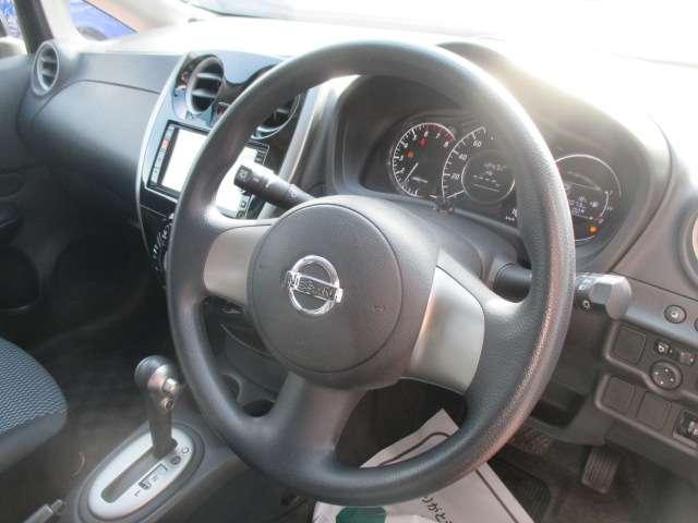 ノート １．２　Ｓ　ＤＩＧ－Ｓ　マニュアルエアコン　ＷエアＢ　運転席エアバッグ　ＥＣＯモード　ＥＴＣ　ナビＴＶ　パワーウィンドウ　ＡＢＳ　アルミホイール　メモリーナビ　ワンセグＴＶ　パワーステアリング　キーレスキー　スマ－トキ－（9枚目）