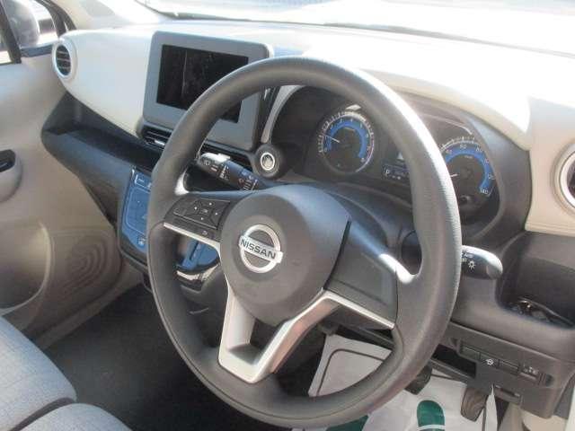 デイズ 660 X アラウンドM 踏み間違え防止 スマートキー イモビライザー バックカメラ レーンキープ アイドリングストップ キーレス フルオートエアコン WAB 記録簿 運転席エアバック サイドエアバッグ PS(9枚目)