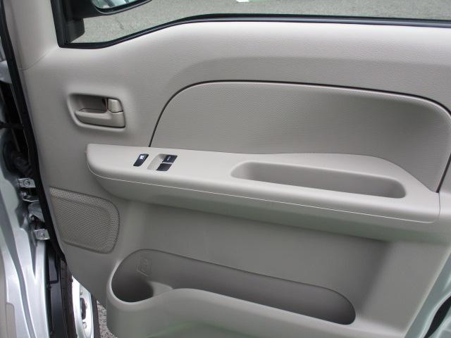 エブリイ PAリミテッド 6型 AM/FMラジオ 前後衝突軽減ブレーキ CVT、AM/FMラジオ、前後自動衝突軽減ブレーキ、キーレスエントリー、アイドリングストップ、エアコン、パワーステアリング、前席パワーウィンドウ、フラット荷室、オートライト、(31枚目)