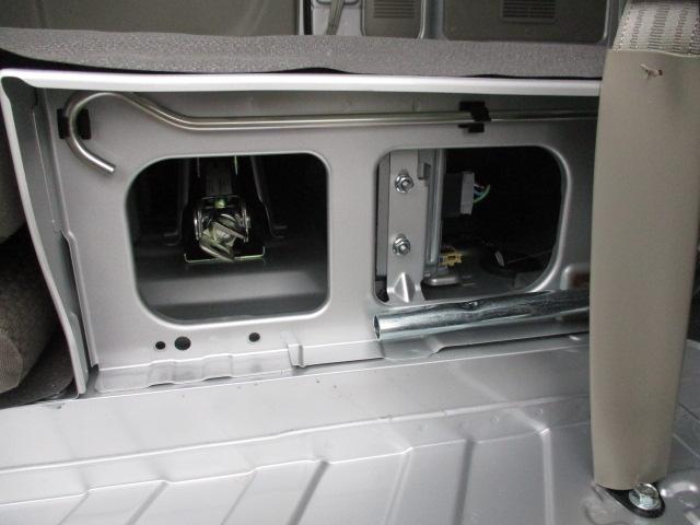 エブリイ PAリミテッド 6型 AM/FMラジオ 前後衝突軽減ブレーキ CVT、AM/FMラジオ、前後自動衝突軽減ブレーキ、キーレスエントリー、アイドリングストップ、エアコン、パワーステアリング、前席パワーウィンドウ、フラット荷室、オートライト、(47枚目)