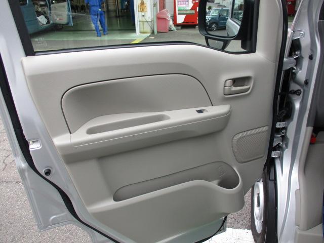 エブリイ PAリミテッド 6型 AM/FMラジオ 前後衝突軽減ブレーキ CVT、AM/FMラジオ、前後自動衝突軽減ブレーキ、キーレスエントリー、アイドリングストップ、エアコン、パワーステアリング、前席パワーウィンドウ、フラット荷室、オートライト、(49枚目)