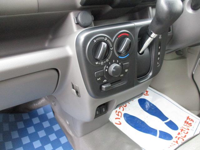 エブリイ PAリミテッド 6型 AM/FMラジオ 前後衝突軽減ブレーキ CVT、AM/FMラジオ、前後自動衝突軽減ブレーキ、キーレスエントリー、アイドリングストップ、エアコン、パワーステアリング、前席パワーウィンドウ、フラット荷室、オートライト、(52枚目)