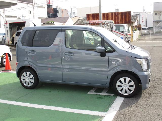 ワゴンＲ ＦＸ　４型　ＣＤプレイヤーラジオ　前後自動衝突軽減ブレーキ　ＣＶＴ、ＣＤプレイヤーＡＭ／ＦＭラジオ、前後自動衝突軽減ブレーキ、スマートキー、プッシュボタンスタートスイッチ、運転席シートヒーター、オートエアコン、オートライト、（4枚目）