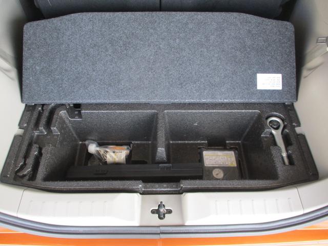 ラゲッジアンダーボックス。ラゲッジルームのフロア下には、汚れ物や工具を収納できる便利なアンダーボックスを装備しました。■パンク修理キットが搭載されています。