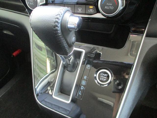オーバードライブ付きシフト！エンジンはボタン押すだけのプッシュスタート式です。