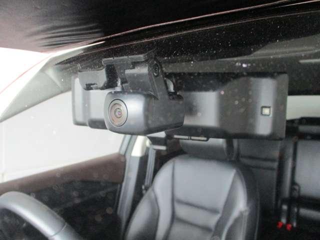 純正ドライブレコーダー前後付!(DH5-S)。12.3インチディスプレイに表示されます。万が一の時には自身を守る証拠になります。