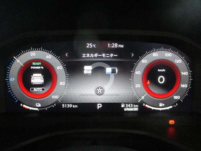 アドバンストアシストディスプレイ!センターの5インチディスプレイに走行支援やソナー状態が表示されます。メーター類も大きくて見やすいです。