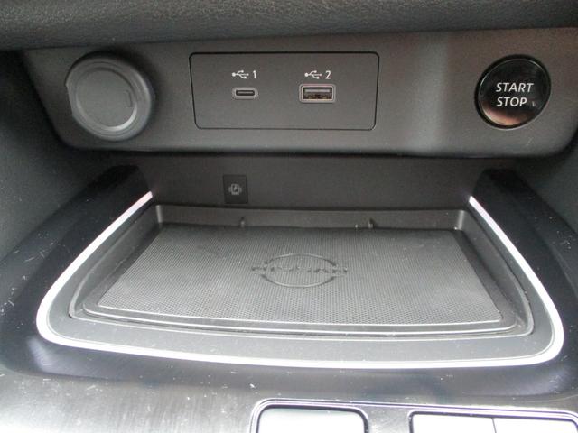 ■ワイヤレス充電機能付き！携帯電話を置くだけで充電！