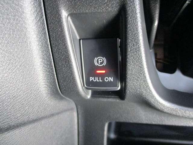 電動パーキング！従来のサイドブレーキでは無く押す引くだけで簡単操作です。