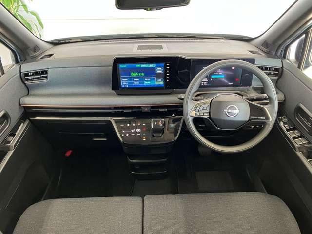 黒を基調としたスタイリッシュなデザインの運転席です。衝突被害軽減ブレーキ、レーンキープアシストなどの安心装備付き！